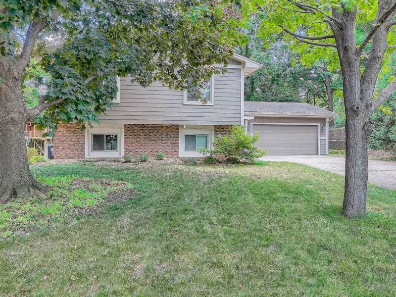 9681 Clark Cir, Eden Prairie, MN 55347