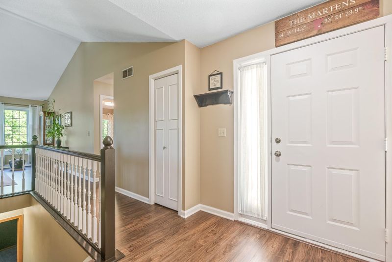 10230 Lee Dr, Eden Prairie, MN 55347
