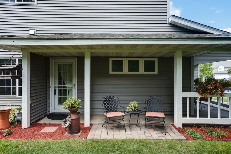 690 Oak Ln, Lino Lakes, MN 55014