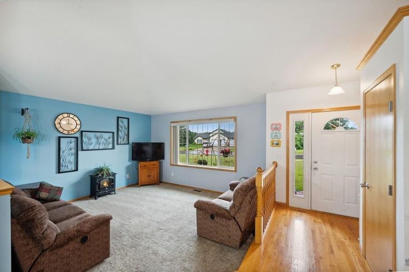38533 Holm Ave, North Branch, MN 55056