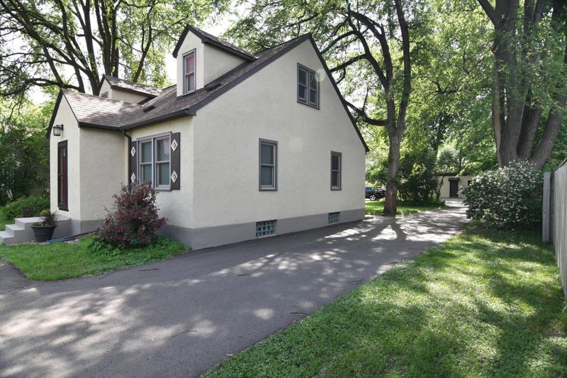 2963 Rice St, Roseville, MN 55113