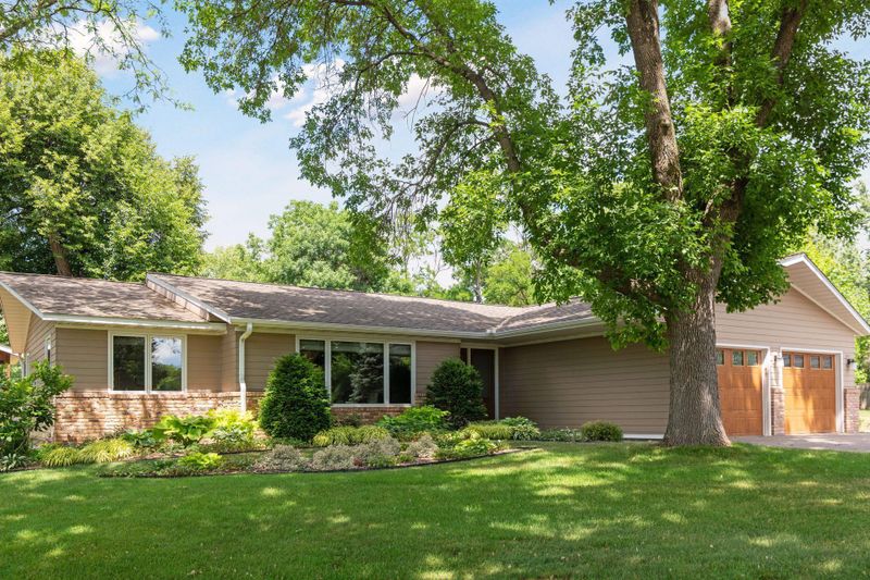 5905 Jonquil Ln N, Plymouth, MN 55442