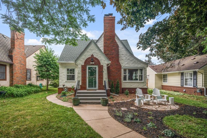 594 Warwick St, Saint Paul, MN 55116