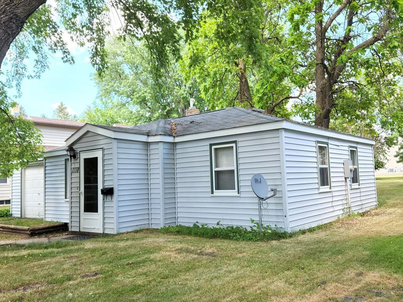 1118 N 6th St, Montevideo, MN 56265