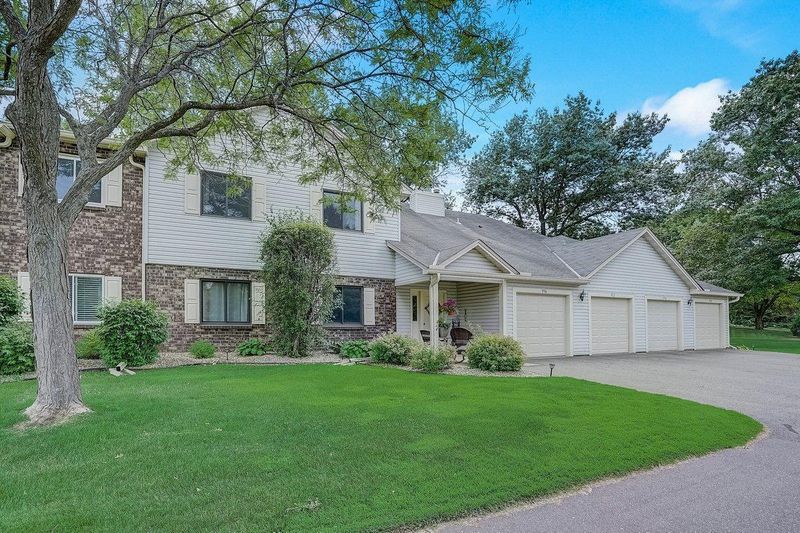 956 Heritage Ct E, Vadnais Heights, MN 55127