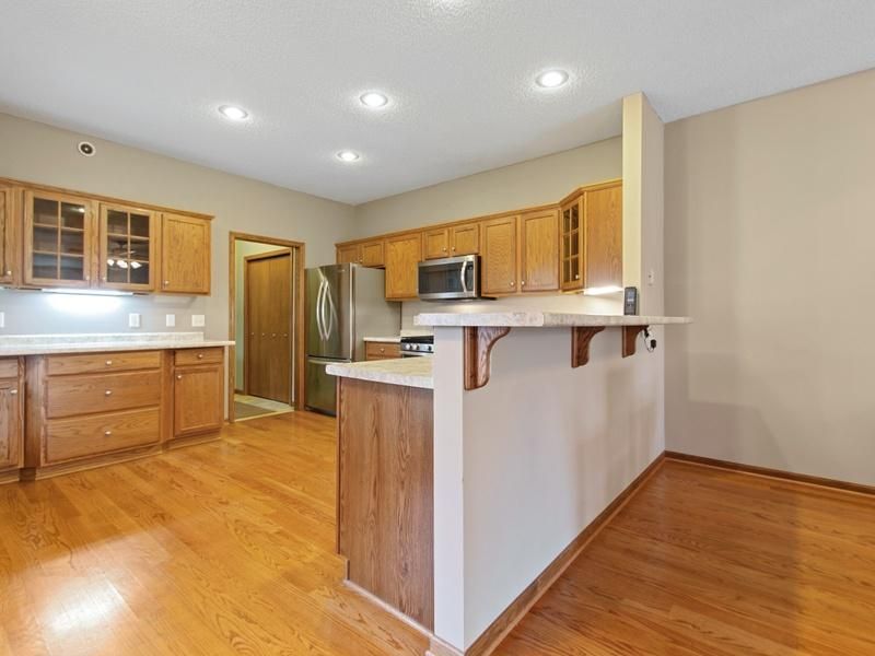 796 Regent Dr, Shakopee, MN 55379