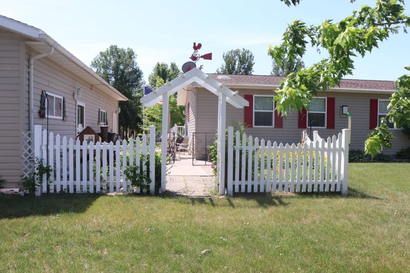 628 E 2nd St, Starbuck, MN 56381
