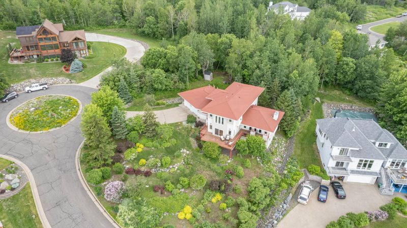 2915 W 15th St, Duluth, MN 55806