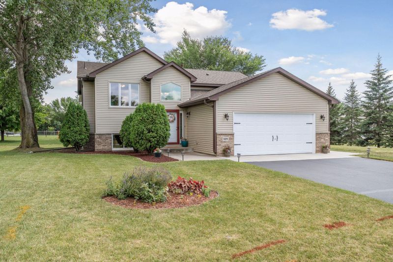109 Mill Rd, Waconia, MN 55387