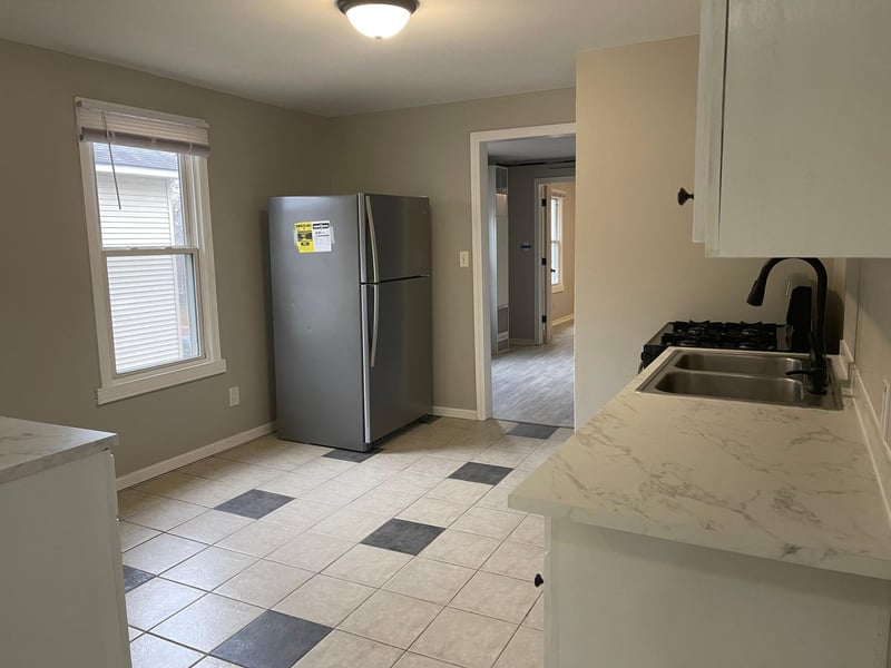 1016 Stinson St, Saint Paul, MN 55103