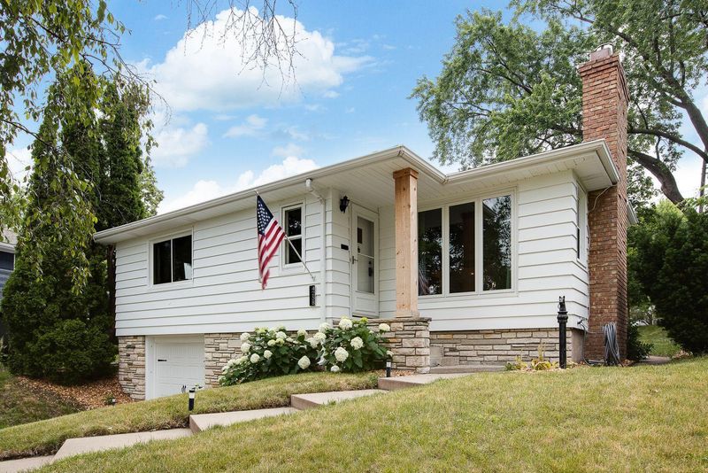 4258 Chowen Ave N, Robbinsdale, MN 55422