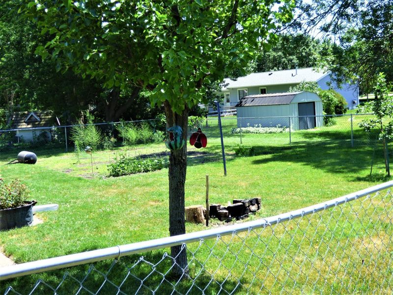 305 9th Ave NW, Waseca, MN 56093