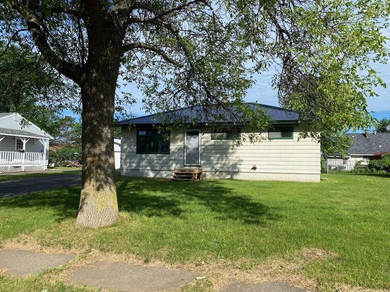 321 Kent Rd, Hoyt Lakes, MN 55750