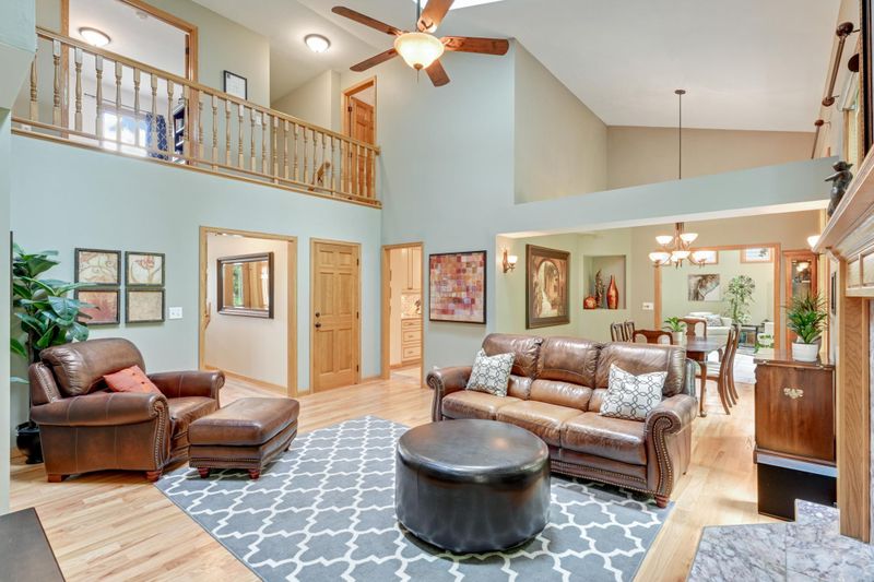 300 Wyndham Cir W, New Brighton, MN 55112