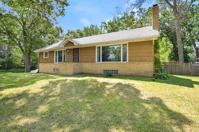 2520 S Shore Blvd, White Bear Lake, MN 55110