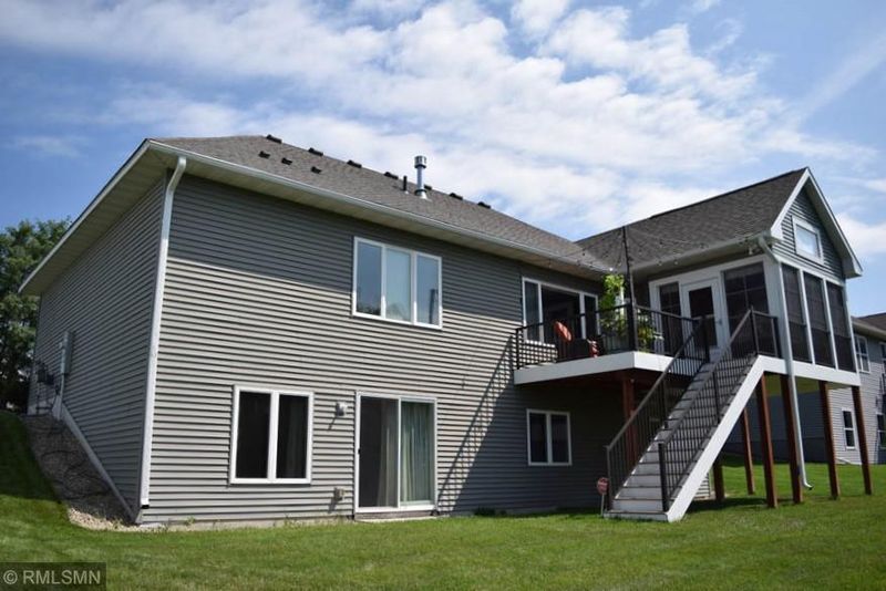 867 Watertown Ave, Delano, MN 55328