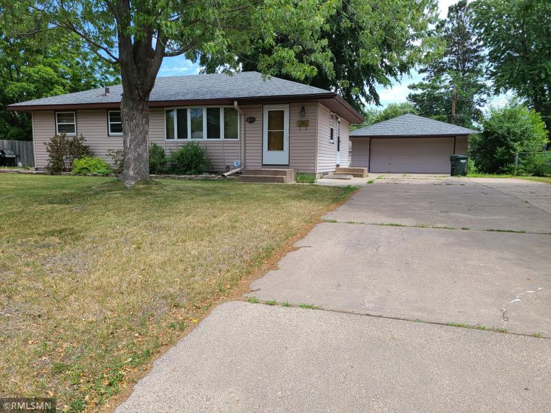 6200 Regent Ave N, Brooklyn Center, MN 55429