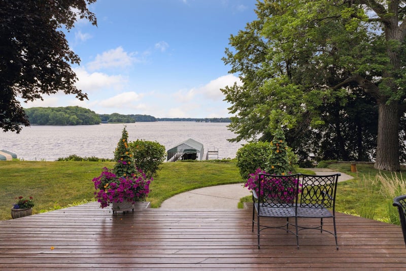 205 W Point Rd, Excelsior, MN 55331