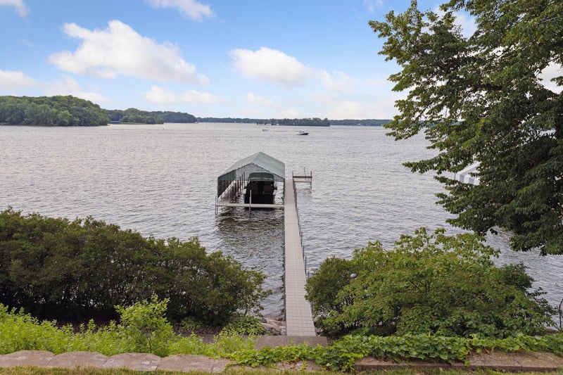 205 W Point Rd, Excelsior, MN 55331