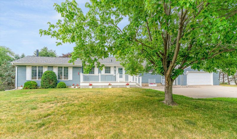6781 Cahill Ave E, Inver Grove Heights, MN 55076