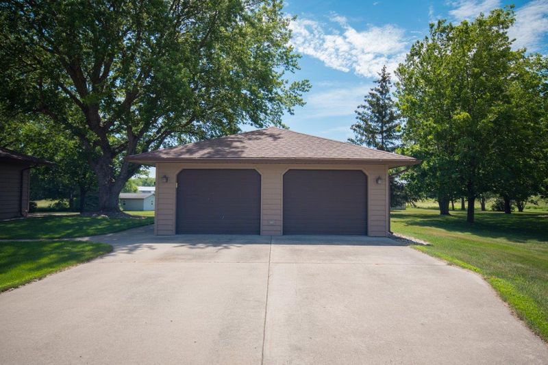 624 Main St W, Melrose, MN 56352