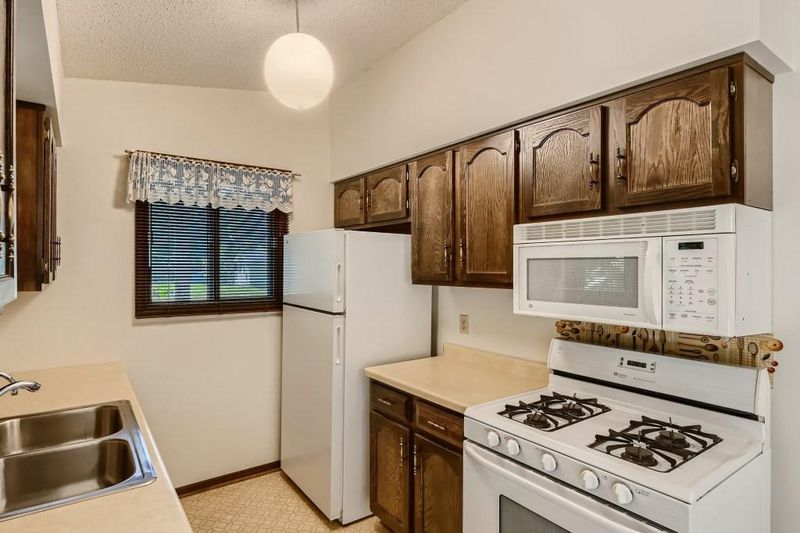 5040 Glendale Rd, Mound, MN 55364
