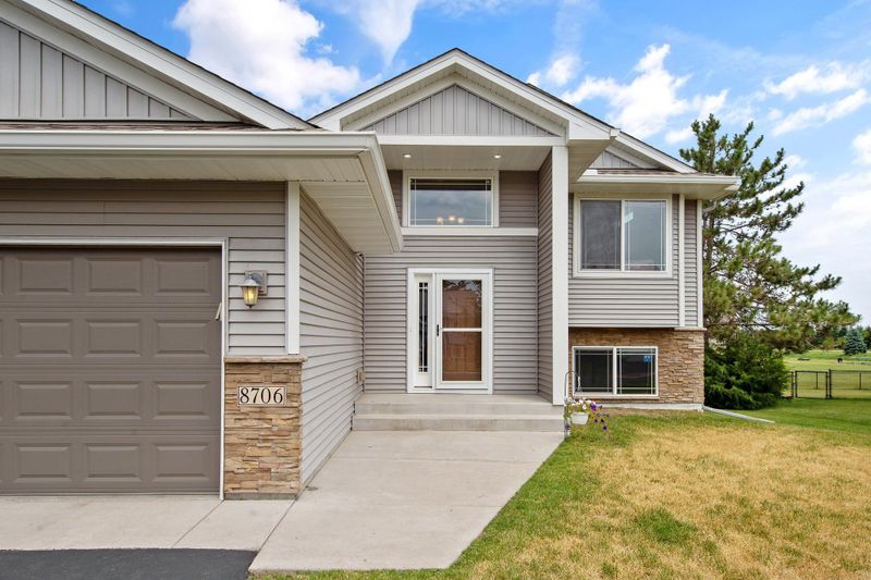 8706 Preserve Blvd N, Chisago City, MN 55013