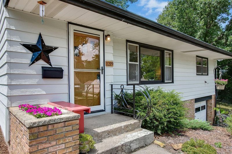 1219 Smith Ave S, West Saint Paul, MN 55118