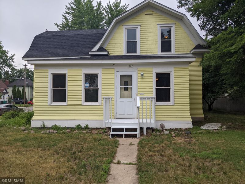 507 7th St E, Glencoe, MN 55336