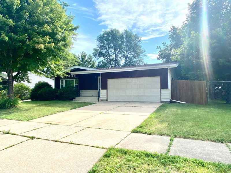 3706 15th Ave NW, Rochester, MN 55901