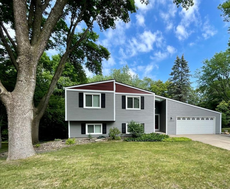112013 Warner Cir, Chaska, MN 55318