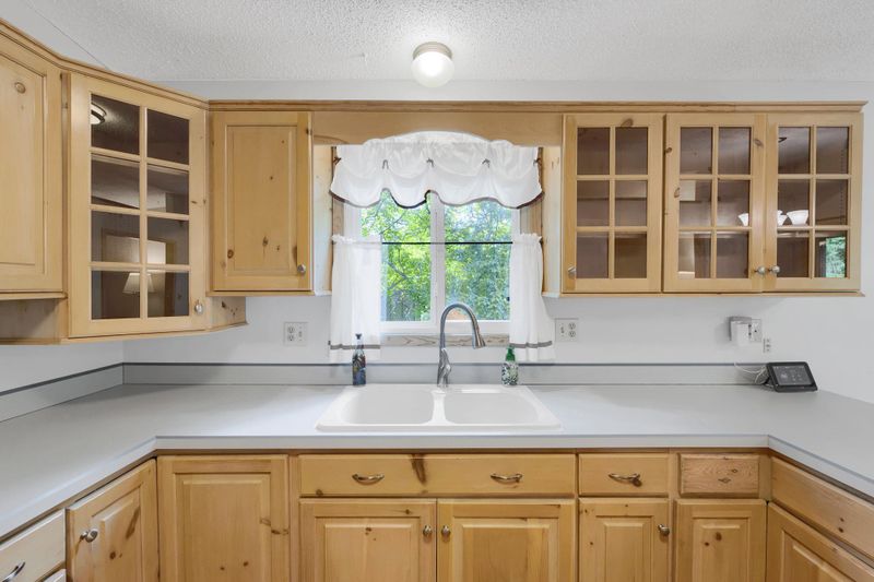 112013 Warner Cir, Chaska, MN 55318