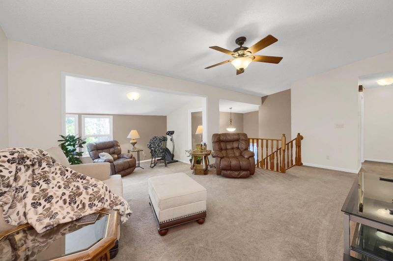 112013 Warner Cir, Chaska, MN 55318