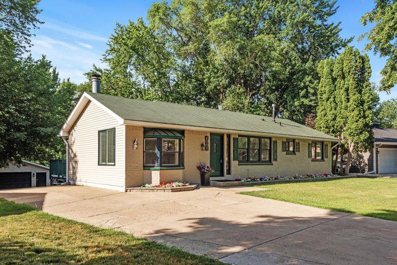 8260 Henslowe Ave S, Cottage Grove, MN 55016