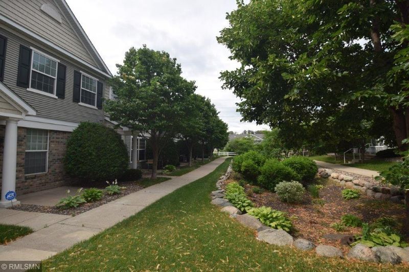 1573 Legacy Pw E #4, Maplewood, MN 55109