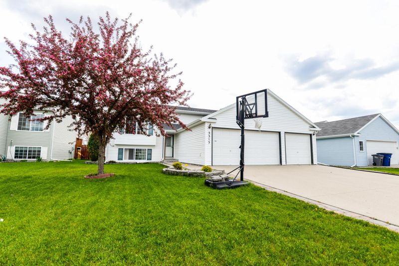 3313 32nd Ave S, Moorhead, MN 56560
