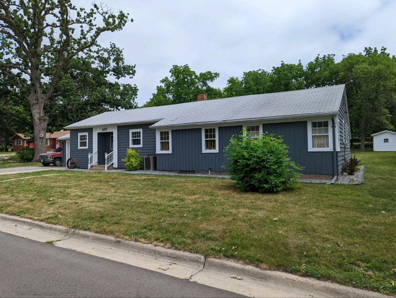 407 Merrill St SW, Hutchinson, MN 55350