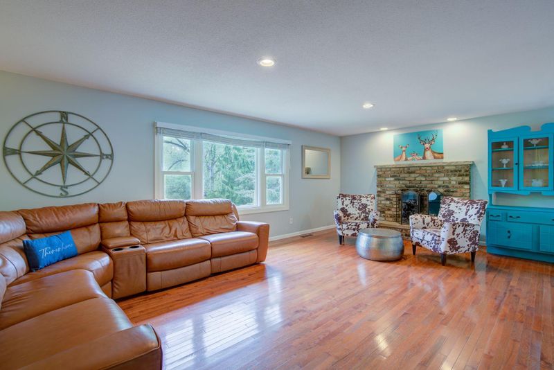 5221 Michaele Ln, Minnetonka, MN 55345