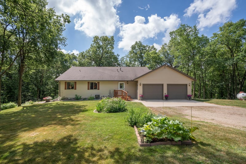 21055 62nd St NW, Sunburg, MN 56289