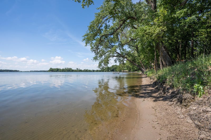 21055 62nd St NW, Sunburg, MN 56289