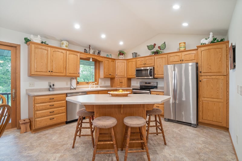 21055 62nd St NW, Sunburg, MN 56289