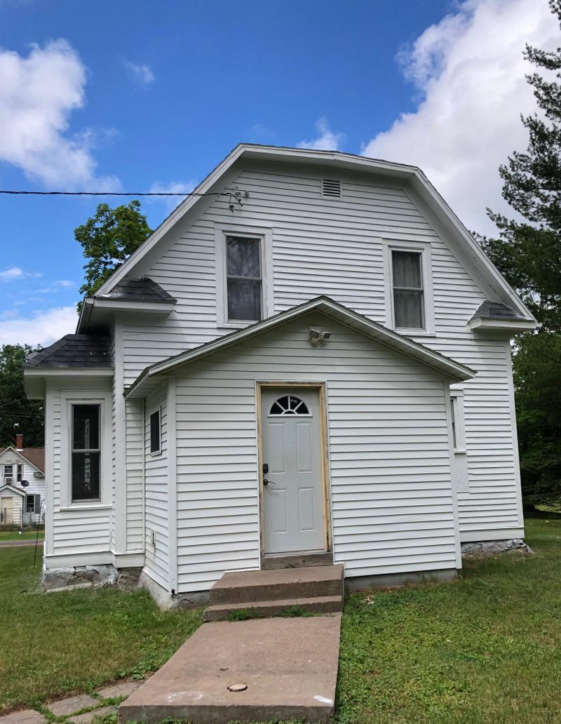 210 E North Ave, Luck, WI 54853