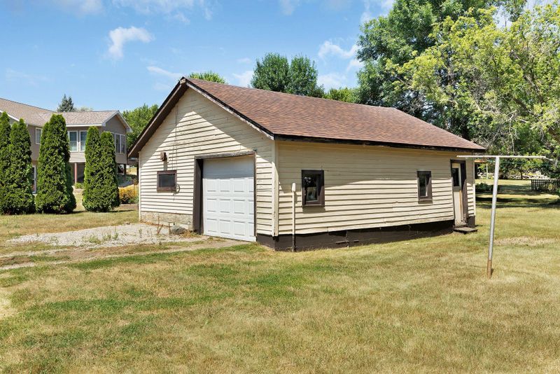 821 Cj Moe Blvd, Dassel, MN 55325
