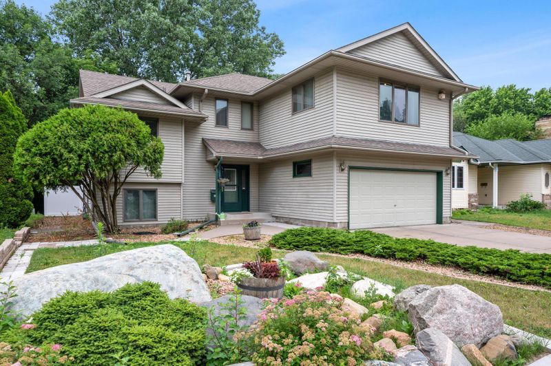 1303 Mcafee St, Saint Paul, MN 55106
