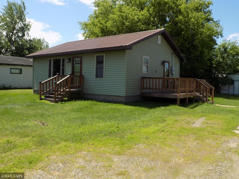 325 NE 2nd Ave, Cohasset, MN 55721