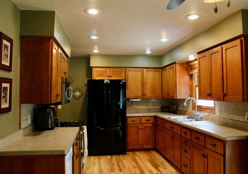 513 Central Ln, Luverne, MN 56156