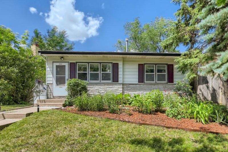 2211 Reaney Ave E, Saint Paul, MN 55119