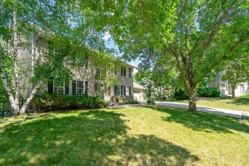 7823 Galway Cv, Eden Prairie, MN 55347