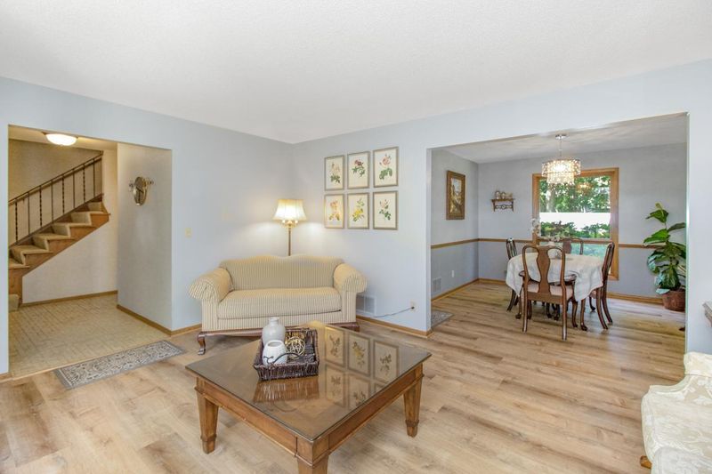 8275 135th St W, Apple Valley, MN 55124
