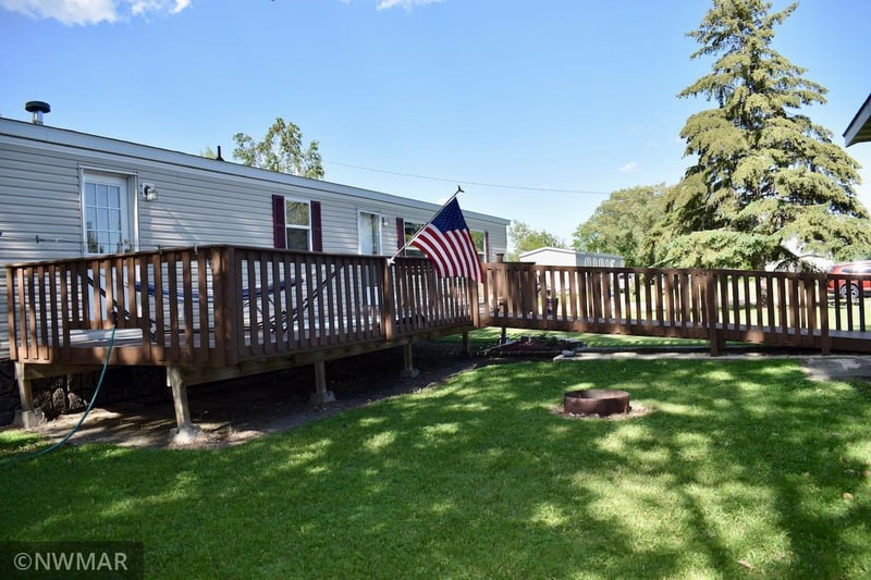 103 Lindstrom Ave N, Goodridge, MN 56725